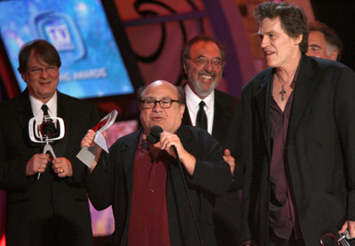 Danny DeVito, James L. Brooks, Jeff Conaway, Judd Hirsch and Randall Carver at event of The 5th Annual TV Land Awards (2007)