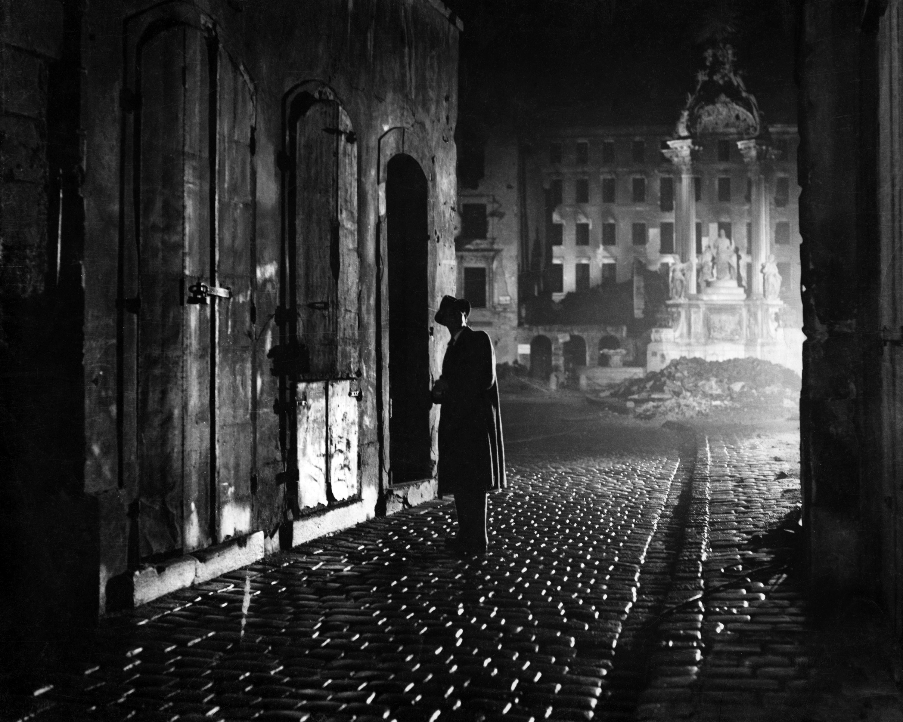 Still of Joseph Cotten in The Third Man (1949)