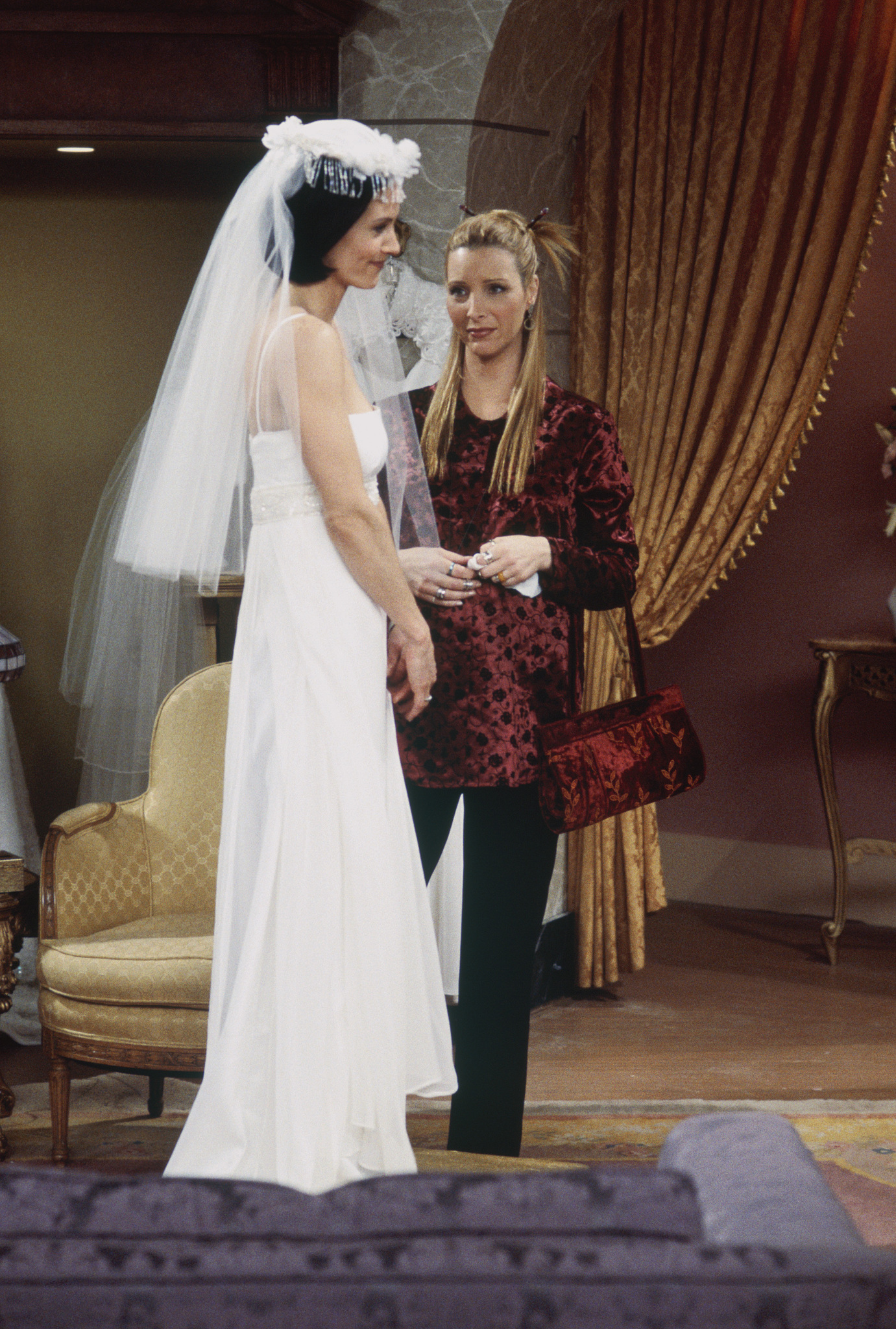 Still of Courteney Cox and Lisa Kudrow in Draugai (1994)