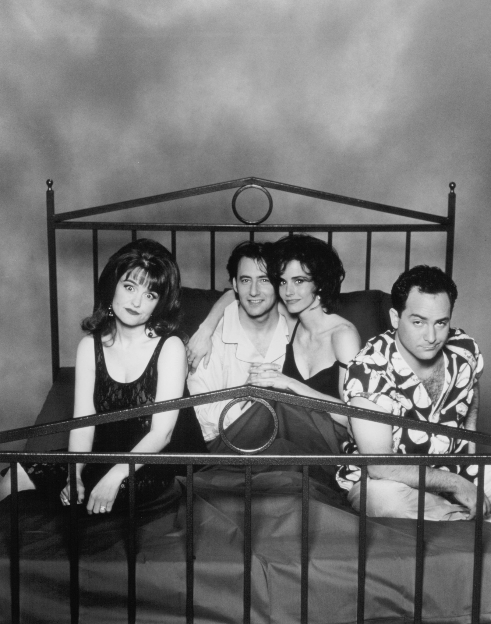 Still of Courteney Cox, Kevin Pollak, Julie Brown and Arye Gross in The Opposite Sex and How to Live with Them (1992)