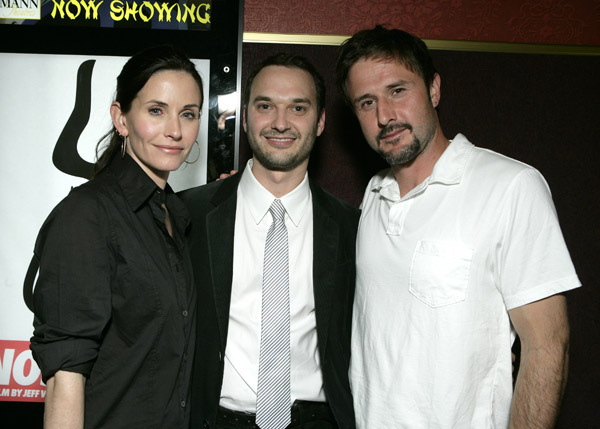 Still of David Arquette, Courteney Cox and Jeff Vespa in Nosebleed (2008)