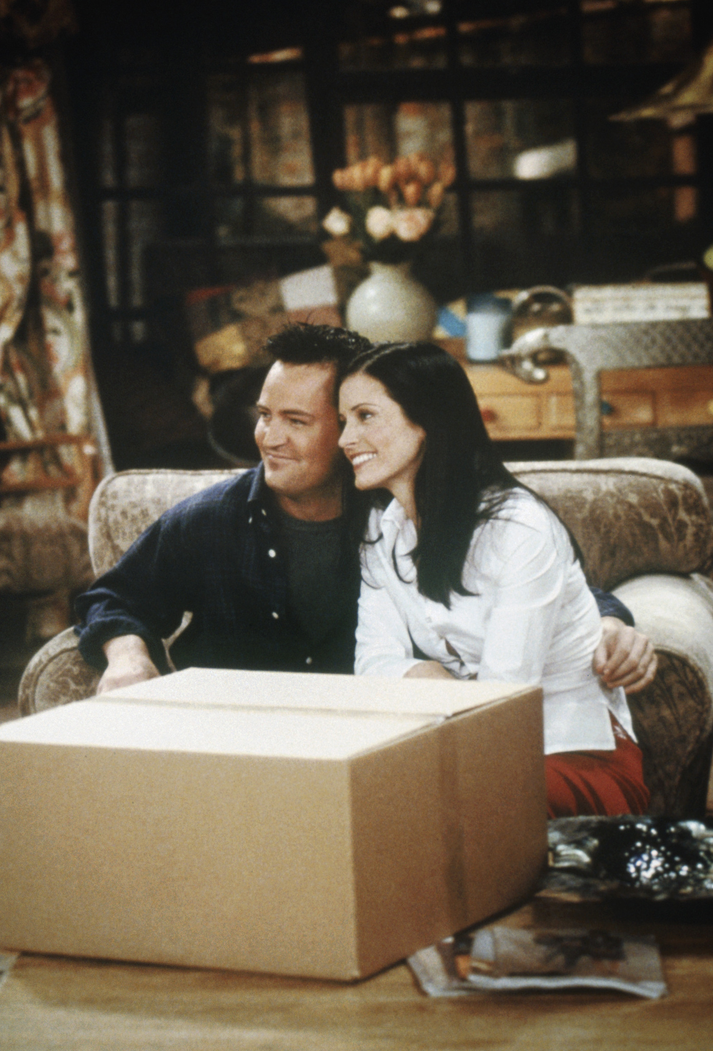 Still of Courteney Cox and Matthew Perry in Draugai (1994)