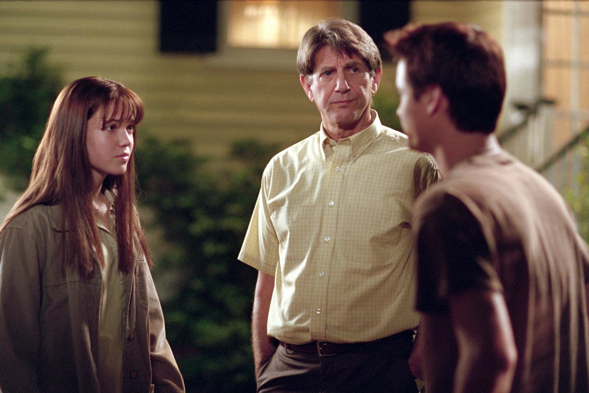 Still of Peter Coyote, Mandy Moore and Shane West in Isimintinas kelias (2002)