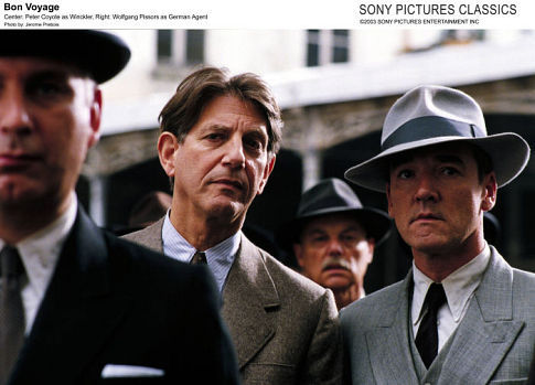 Still of Peter Coyote and Wolfgang Pissors in Bon voyage (2003)