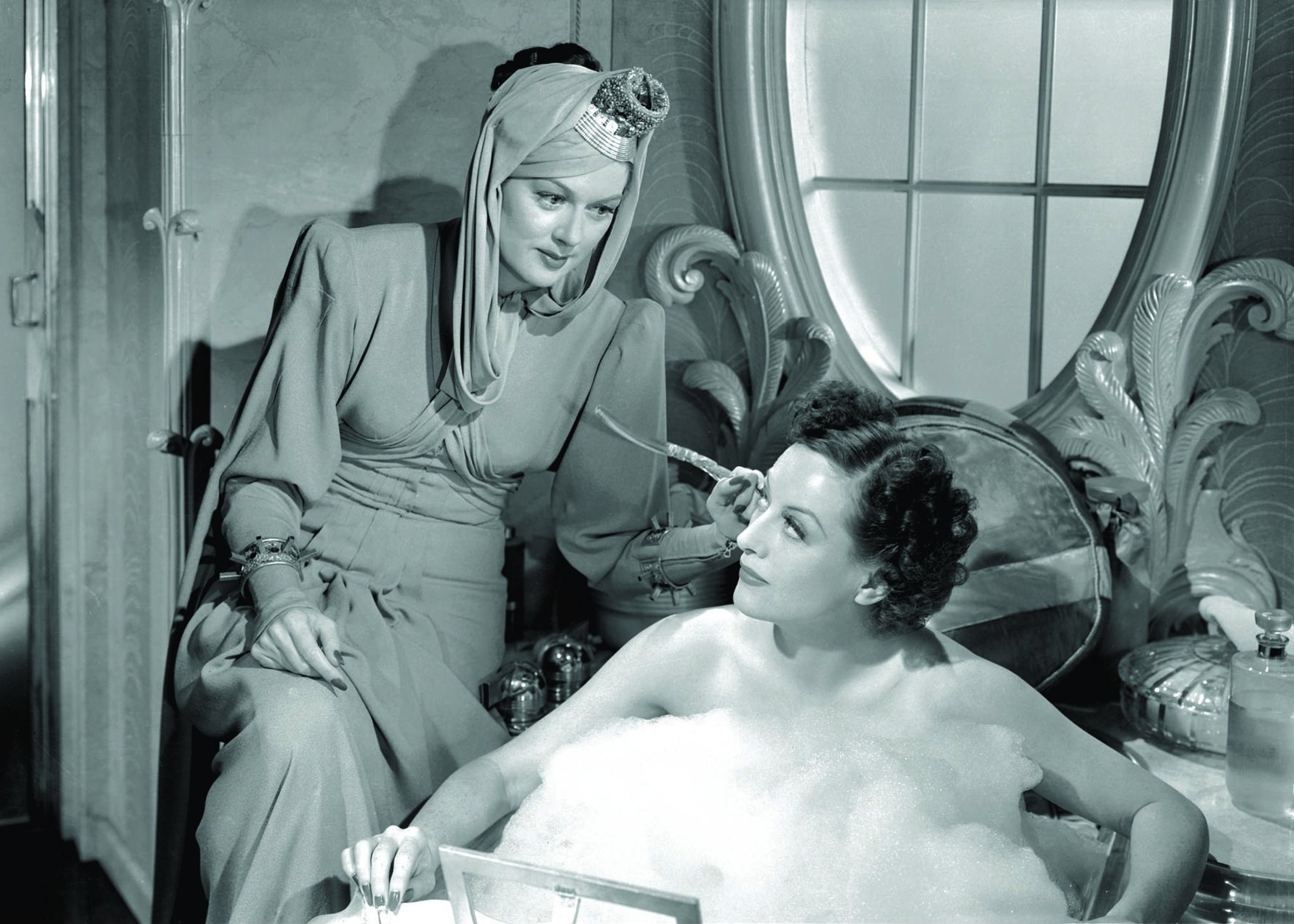 Still of Joan Crawford and Rosalind Russell in The Women (1939)