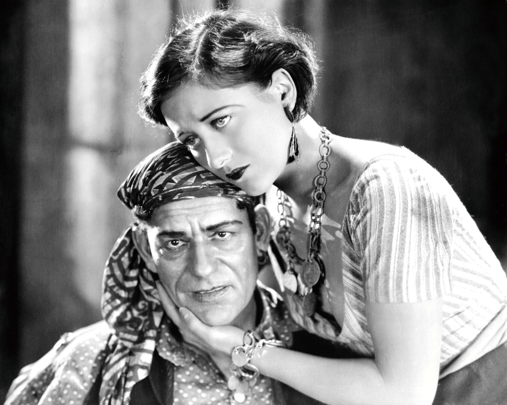 Still of Joan Crawford and Lon Chaney in The Unknown (1927)