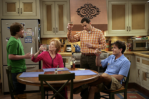Still of Charlie Sheen, Jon Cryer, Angus T. Jones and Holland Taylor in Two and a Half Men (2003)
