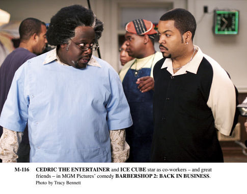 Still of Ice Cube, Cedric the Entertainer and Leonard Earl Howze in Barbershop 2: Back in Business (2004)