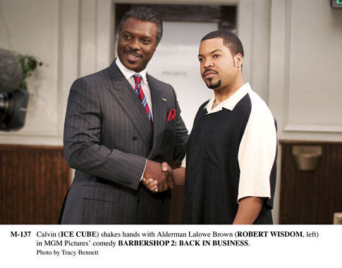 Still of Ice Cube and Robert Wisdom in Barbershop 2: Back in Business (2004)