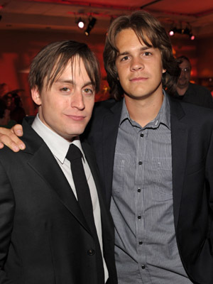 Kieran Culkin and Johnny Simmons at event of Skotas Pilgrimas pries pasauli (2010)