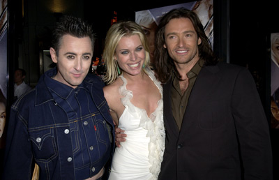 Alan Cumming, Rebecca Romijn and Hugh Jackman at event of Iksmenai 2 (2003)