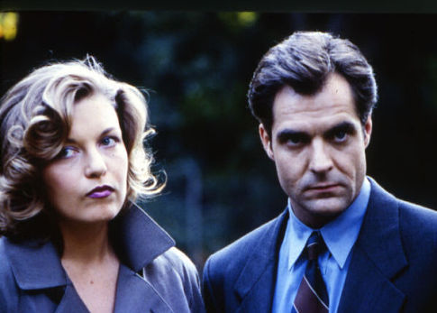 Still of Henry Czerny and Sheryl Lee in Notes from Underground (1995)