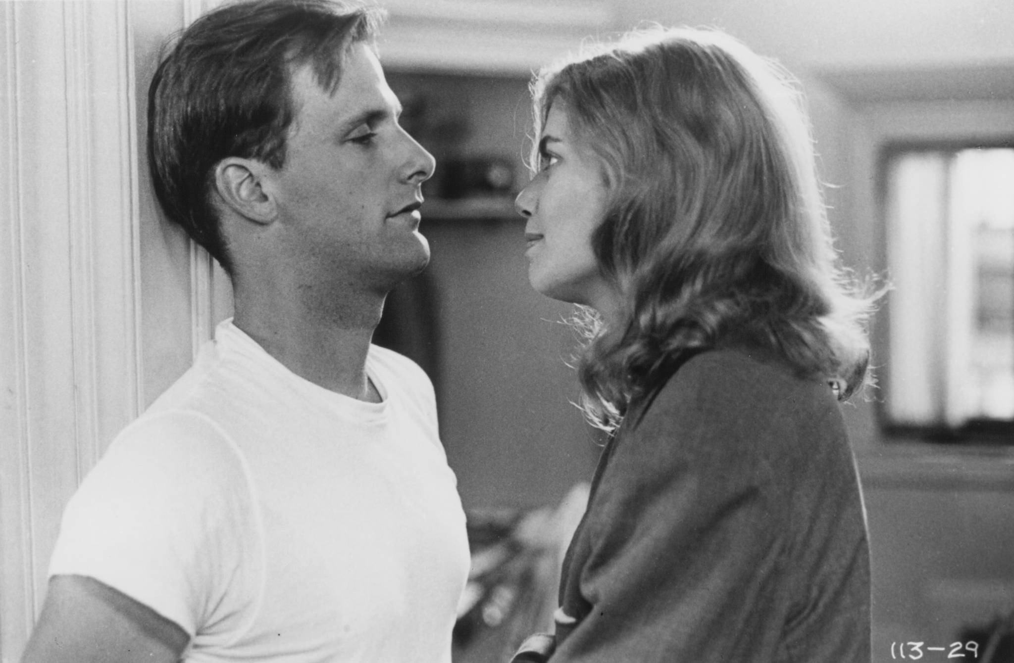 Still of Kelly McGillis and Jeff Daniels in The House on Carroll Street (1988)