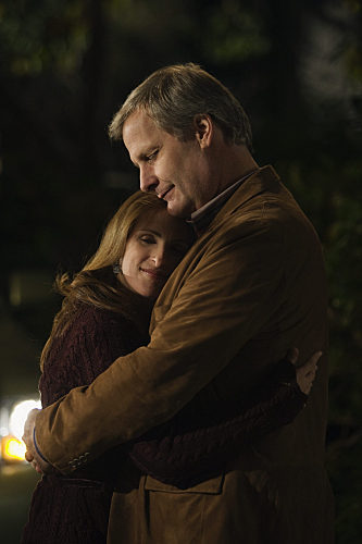 Still of Jeff Daniels and Marlee Matlin in Sweet Nothing in My Ear (2008)