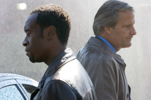 Still of Don Cheadle and Jeff Daniels in Isdavikas (2008)