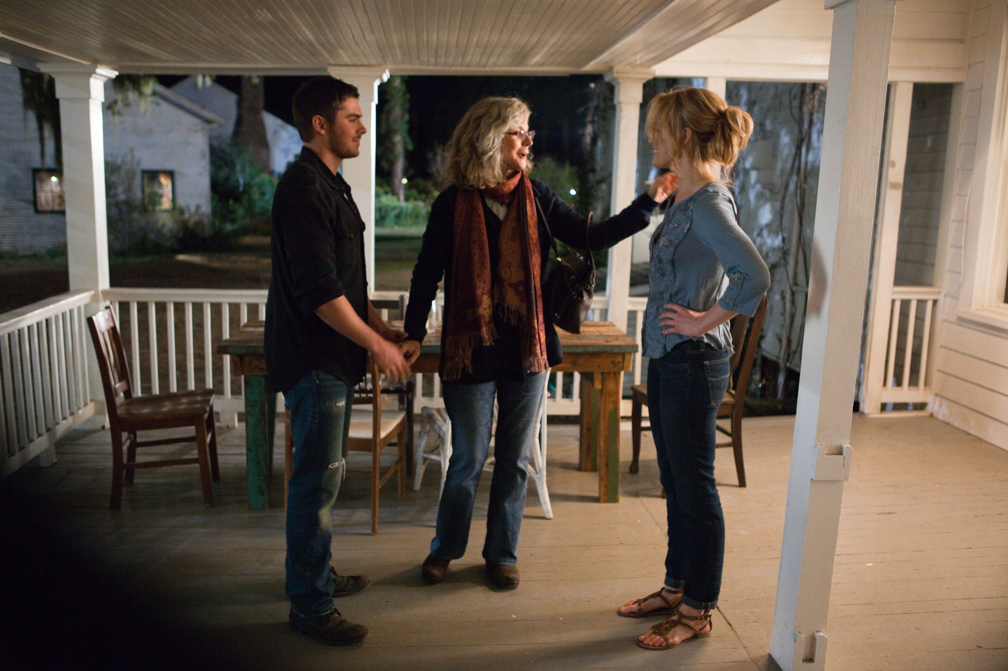 Still of Blythe Danner, Zac Efron and Taylor Schilling in Amzinai tavo (2012)