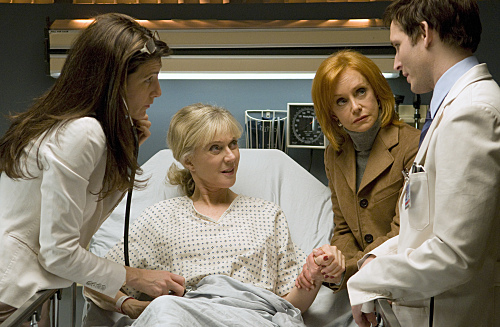 Still of Blythe Danner, Swoosie Kurtz, Peter Facinelli and Eve Best in Nurse Jackie (2009)