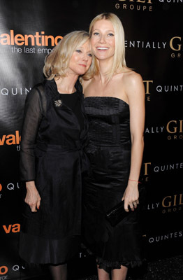 Gwyneth Paltrow and Blythe Danner at event of Valentino: The Last Emperor (2008)