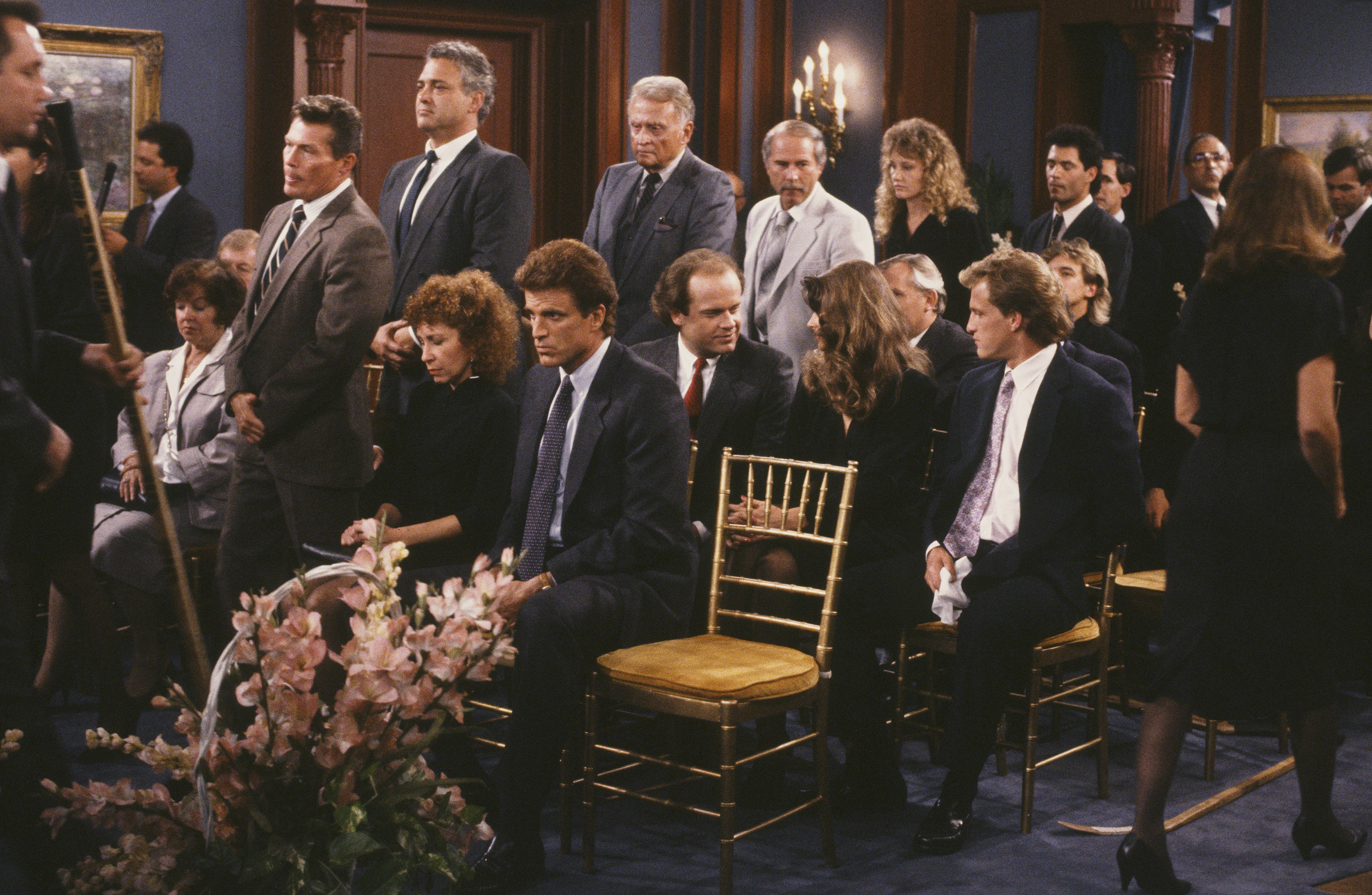 Still of Kirstie Alley, Woody Harrelson, Ted Danson, Kelsey Grammer and Rhea Perlman in Cheers (1982)