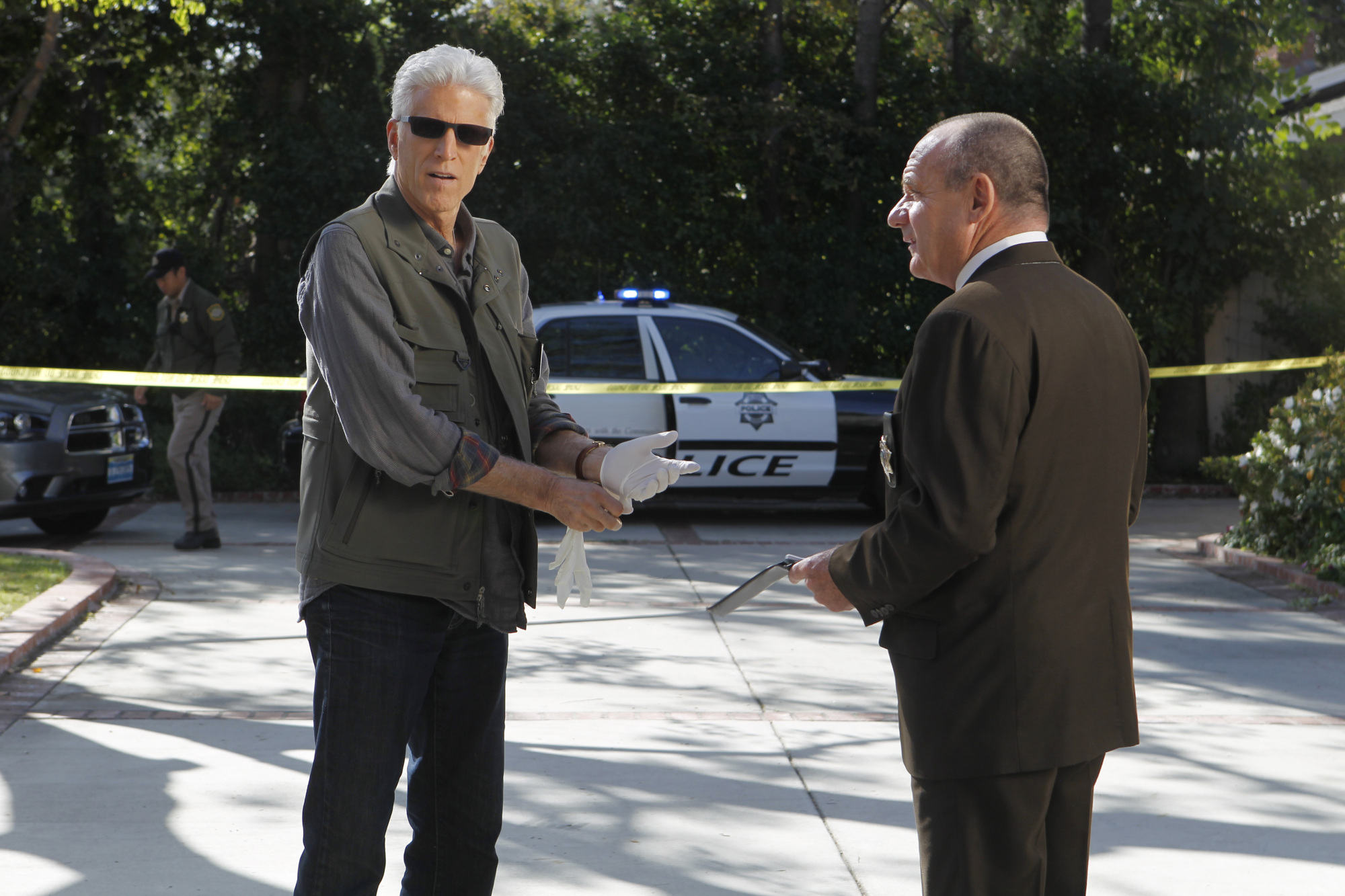 Still of Ted Danson and Paul Guilfoyle in CSI kriminalistai (2000)