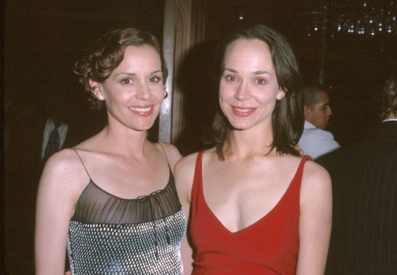 Embeth Davidtz and Frances O'Connor at event of Mansfield Park (1999)