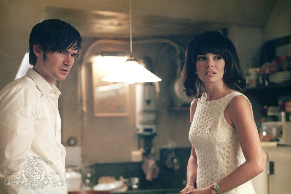 Still of Jeremy Davies and Élodie Bouchez in CQ (2001)