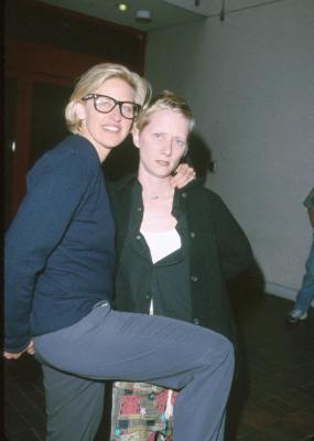 Anne Heche and Ellen DeGeneres at event of Austin Powers: The Spy Who Shagged Me (1999)