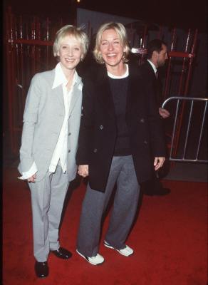 Anne Heche and Ellen DeGeneres at event of Edo televizija (1999)