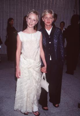 Anne Heche and Ellen DeGeneres at event of Six Days Seven Nights (1998)
