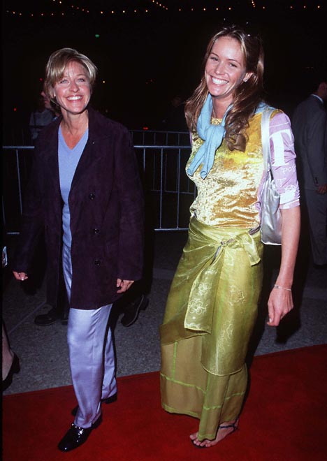 Elle Macpherson and Ellen DeGeneres at event of That Thing You Do! (1996)