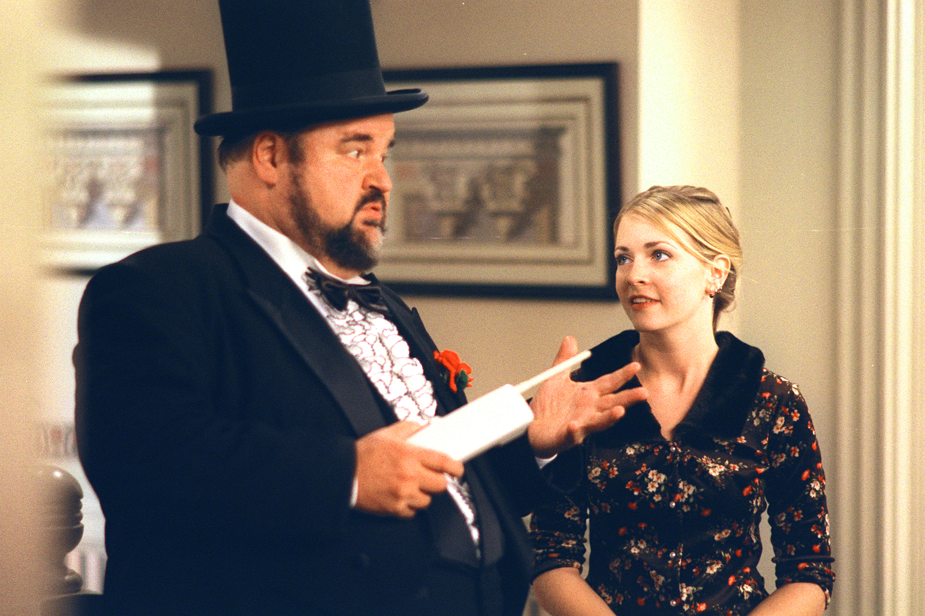Still of Dom DeLuise and Melissa Joan Hart in Sabrina, the Teenage Witch (1996)