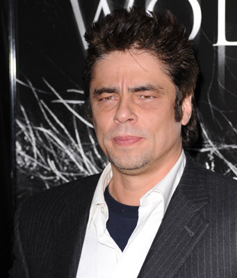 Benicio Del Toro at event of Vilkolakis (2010)