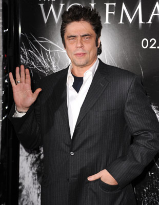 Benicio Del Toro at event of Vilkolakis (2010)