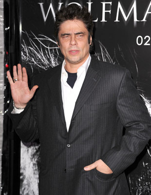 Benicio Del Toro at event of Vilkolakis (2010)