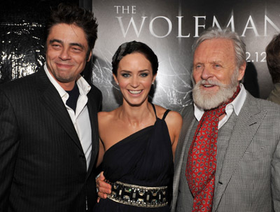 Anthony Hopkins, Benicio Del Toro and Emily Blunt at event of Vilkolakis (2010)