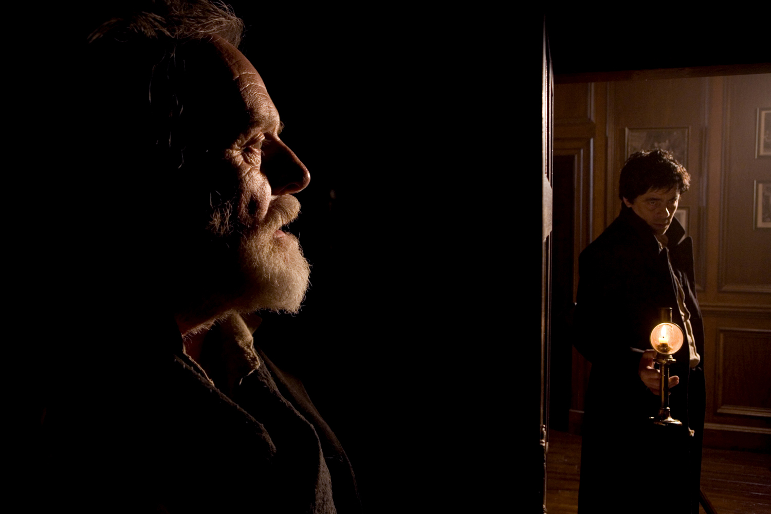 Still of Anthony Hopkins and Benicio Del Toro in Vilkolakis (2010)