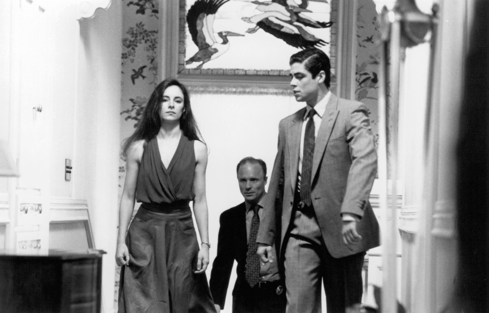 Still of Ed Harris, Madeleine Stowe and Benicio Del Toro in China Moon (1994)