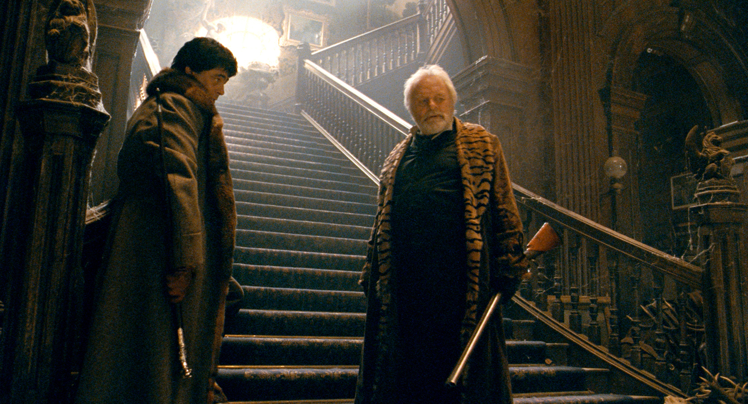 Still of Anthony Hopkins and Benicio Del Toro in Vilkolakis (2010)