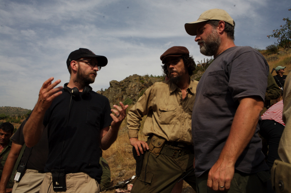 Still of Benicio Del Toro and Steven Soderbergh in Che: Part Two (2008)