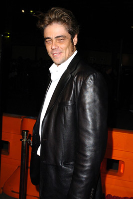 Benicio Del Toro at event of Nuodemiu miestas (2005)