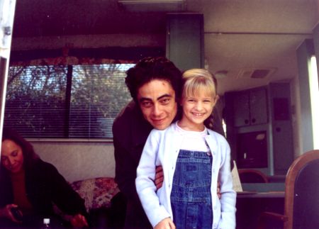 Jenna Boyd with Benicio Del Toro on the set of 