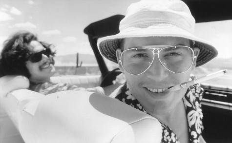 Still of Johnny Depp and Benicio Del Toro in Fear and Loathing in Las Vegas (1998)