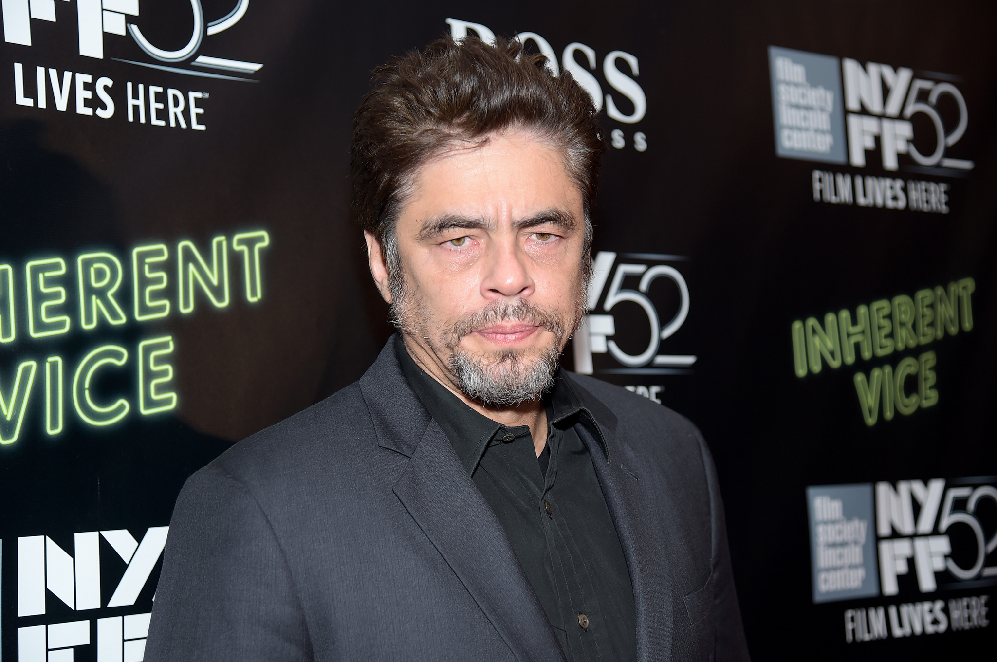 Benicio Del Toro at event of Zmogiska silpnybe (2014)