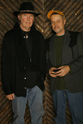 Jonathan Demme and Neil Young at event of Neil Young: Heart of Gold (2006)
