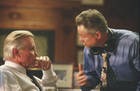 Jon Voight and Jonathan Demme in The Manchurian Candidate (2004)