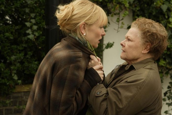 Still of Cate Blanchett and Judi Dench in Notes on a Scandal (2006)
