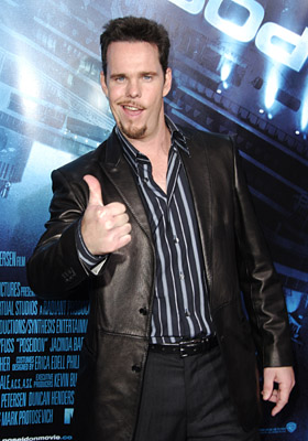 Kevin Dillon at event of Poseidon (2006)