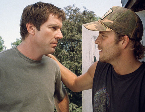 Still of Dennis Quaid and Stephen Dorff in Cold Creek Manor (2003)