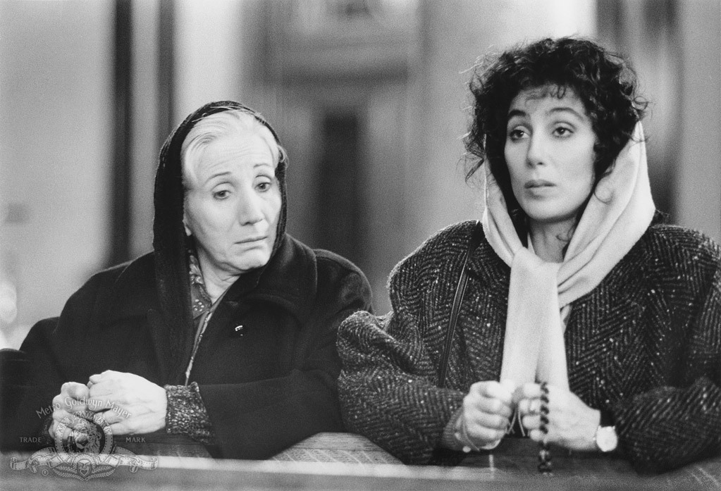 Still of Cher and Olympia Dukakis in Pamise (1987)