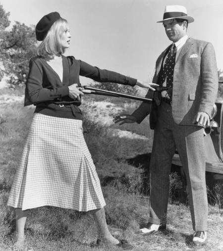 Still of Warren Beatty and Faye Dunaway in Bonnie and Clyde (1967)